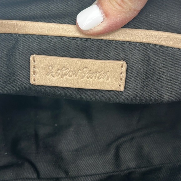 New & Other Stories Elegant Tan Leather Shoulder Bag MSRP $169 - Picture 8 of 12